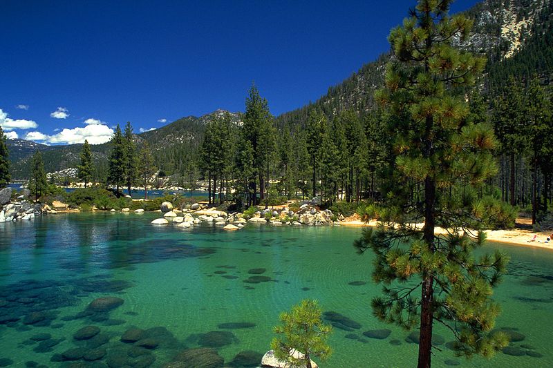 Голубое озеро в Калифорнии загрузить