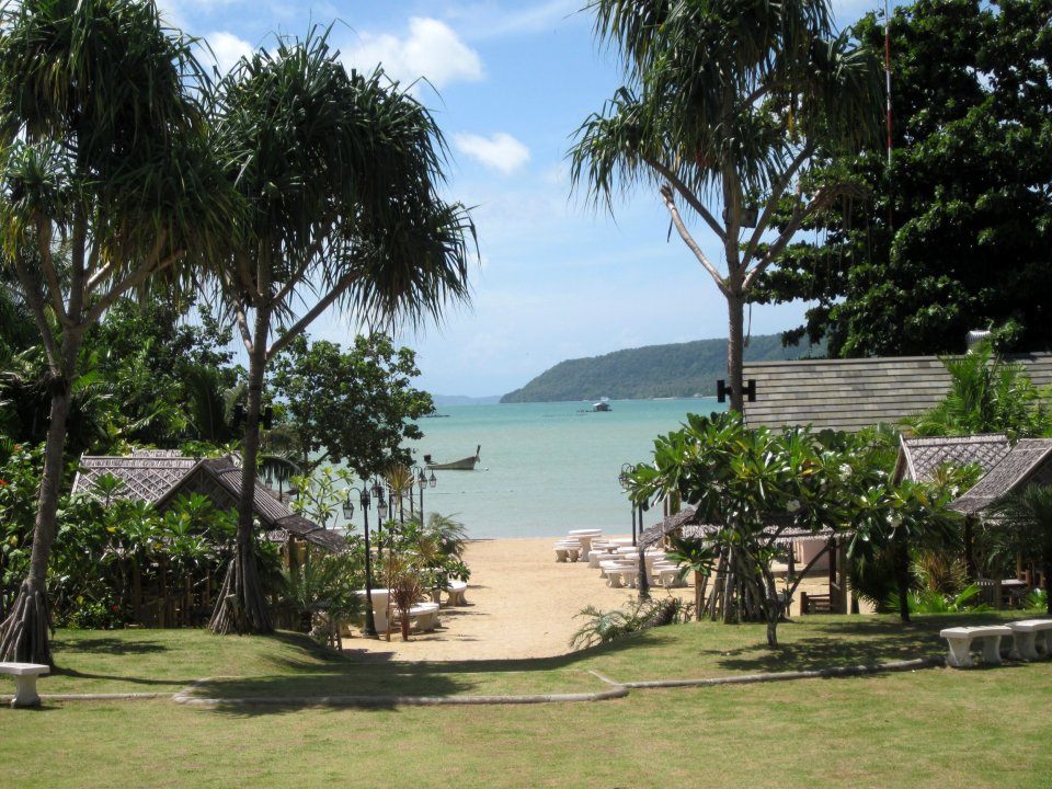 Chalong Beach Hotel Spa 4
