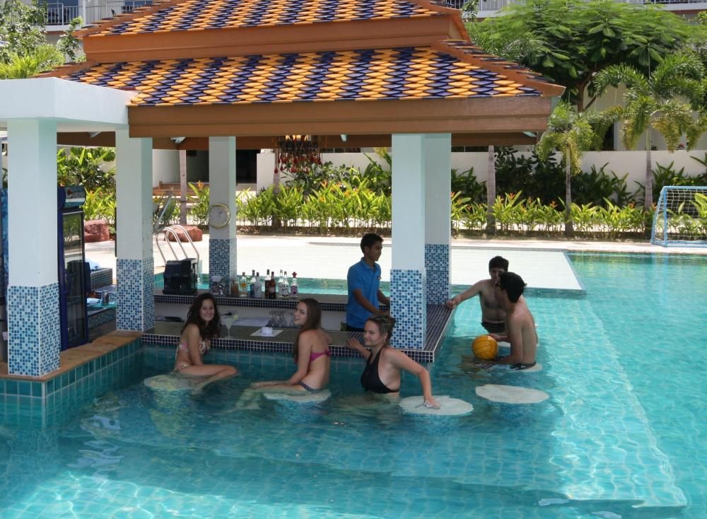 Chalong Beach Hotel Spa 4