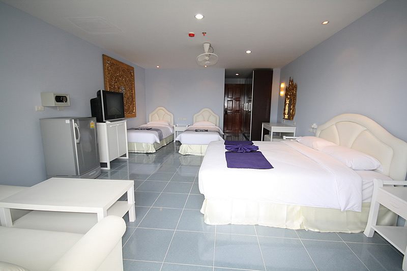 Chalong Beach Hotel Spa 4